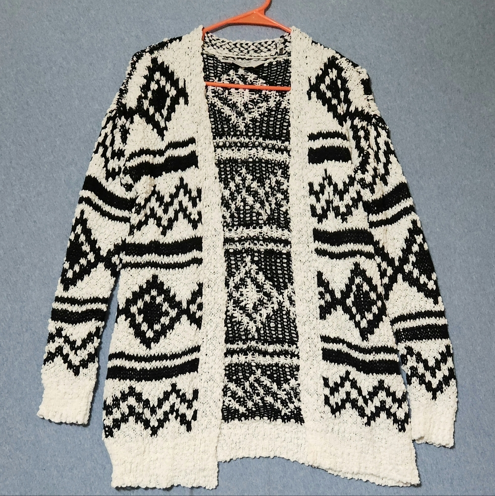 Trucloth black white Aztec knit cardigan sweater. Size XS